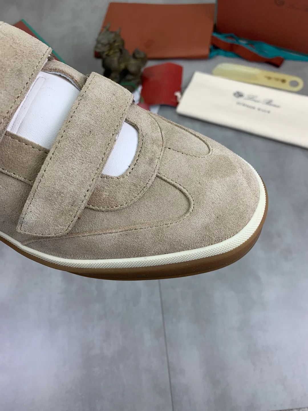 Men's men's shoes 💰P580 New model 💰 The latest casual shoes Loro Piana 💯 Top grade 💯 Buy the original copy 💯 Founded the existing Loro Piana company on April 24, 1924. It is the sixth generation of family operation, providing the best quality products to customers who are discerning about taste and quality. Imported original fly woven fabric with cowhide fabric, plain calfskin lining, hand-stitched thread with cowhide feet, original packaging, high-end outsole, size: 38-45 (custom-made for 46), 5️⃣ colors available